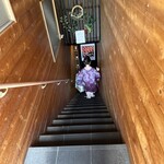 鉄板ダイニング 哲 - 地下にあります