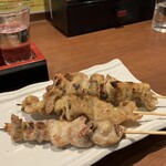 焼鳥酒場 のんべえ - せせりと鶏皮　うんまい