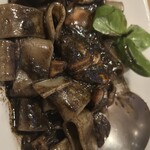 トラットリア ラ・テスタドゥーラ - イカの胴体にしか見えないパスタ。イカもゲソやエンペラ中心に入ってましたー