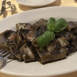 トラットリア ラ・テスタドゥーラ - おすすめ！イカ墨パスタ　辛めのイカ墨ソースがまぁ美味しい！！説明できないけど美味しいw