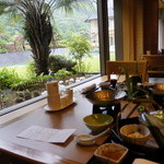 風光からプールを望む