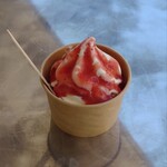 ペアツリーファームカフェ - いちごのソフト