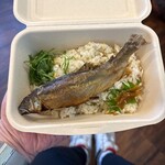 木曽川商店 - 鮎ご飯のアップです