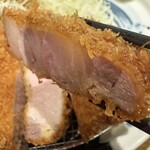 ぶた いながき - 赤身と脂身のバランスの取れたリブロース。脂身は口の中で溶けて、至福の時です！