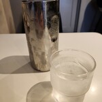 カレーの店 ボンベイ - カシミールには欠かせぬお冷や