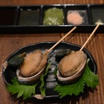 串揚げとワイン はち - 鮑の串揚げ