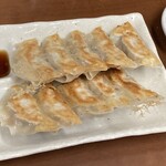 らーめん八 - 餃子10個　焼き目はサクサク