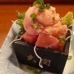 ます家 - まぐろの枡盛り