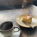 PIZZA ロダン - 酸味が効いたチーズケーキと苦味が美味しい珈琲