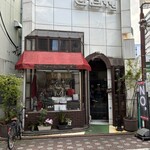 チェリー - レトロな外観に、写真を写す人も多い！