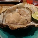 日本料理 とくを - 2014 8 岩牡蠣 写真ではわかりませんが巨大です