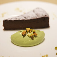 QUAND L'APPETIT VA TOUT VA ! - ランチコース 5000円 のガトーショコラ 抹茶のクリーム
