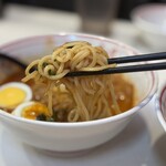 蒙古タンメン中本 - スープに潜らせた麺