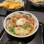 うどん家 こむぎ - 牛玉ぶっかけ（冷）1,380円