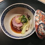297251563 - 仙台牛のしゃぶしゃぶ　上中下でゆで加減をあえて変えており、脂の感じや旨味の感じの違いを楽しめる一品
