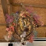 くるまえびキッチンTAMAYA - 飾ってあったドライフラワー。花屋さんが定期的に飾ってくれるらしいです。おしゃれ。