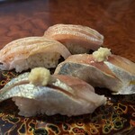 にほん酒や - 鯵と平目えんがわの握り