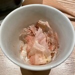 土佐みょうじん - 店内で削っている鰹節、香りがうーんたまらんでした笑