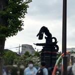 Pizza Sha la la - ときどきメディアでも紹介されるタイヤでできた恐竜が印象的です