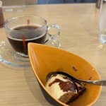 Pizza Sha la la - 食後のアメリカーノ　プリンはサービスでいただきました♡