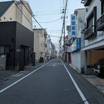 とんかつ成蔵 - 新宿方面を向いて右折します。