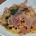 ポルコロッソ - 生ハムとビターグリーンのトマトパスタ