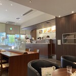 ドトールコーヒーショップ - 日曜朝の店内の光景