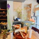 食堂わた - お香が店内の雰囲気を優しいものにしてくれています。