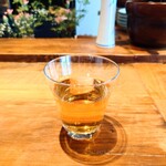 食堂わた - 着席後すぐに提供してくれる、旨いお茶。
