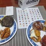 MILK DO dore iku? - 料理写真:左側 AMAM DACOTAN 4 種類 & 右側 I'm donut? 5 種類