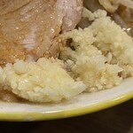 ラーメンイエロー - ニンニクありでレンゲ一杯くらいです