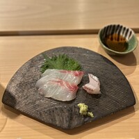 すしの嘉六 - 真鯛 出汁でわられた