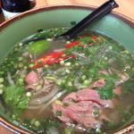 Nam Nam Noodle Bar - 薄切りの牛肉が、スープの熱で煮えてます