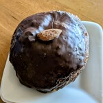 Jardin h - 生ドーナツ中に濃厚チョコクリームが入っています