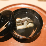 銀座 しのはら - おはらぎというお椀（筍とぜんまいをかんぴょうで巻いて）