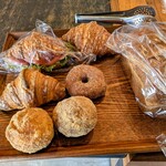 Jardin h - ドーナツとクロワッサンはいつもかっていたわ、あとバゲットも美味し〜の（2025.3）