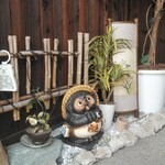 舎夢 - 入口の置物