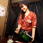 Inaseya Kouzou - 日本酒はボトルを持って目の前で注ぎます