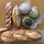 ファミリーベーカリーぱんだ - パンも小さくない