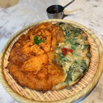 韓国料理 ホンデポチャ - チヂミ　海鮮とキムチのハーフ&ハーフ　