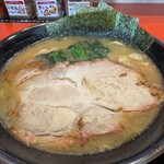 横浜家系ラーメン竈門家直系店赤門家 - 