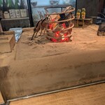 備長炉端 だいやめ 天満店 - 囲炉裏の焼き風景