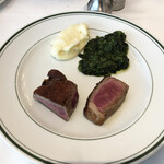 ウルフギャング・ステーキハウス - 3．プライム熟成Tボーンステーキ ＆ 4．マッシュポテトとクリームスピナッチ（THE WOLFGANG EXPERIENCE WEEKEND LUNCH COURSE）