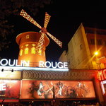 MOULIN ROUGE - 「ムーラン・ルージュ」が意味する、赤い風車が回っています。夜は綺麗にライトアップされています。