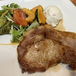 丸太小屋レストラン  びんずる - イタリアンワインポークソテー