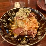 297305772 - 単なるホタルイカではない、マッシュポテトととろろ昆布が乗った、アテ感たっぷりの創作料理