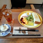 カフェウチダ - トーストモーニング(ミニソフト、ウーロン茶)