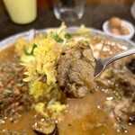 創作カレー ツキノワ - チキンカレー+ミニキーマ+うずらスモーク+ご飯大盛り