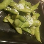 もつ鍋 水炊き 極 - お通しのえだまめ