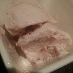 もつ鍋 水炊き 極 - 福岡のあまおうの苺アイスクリーム